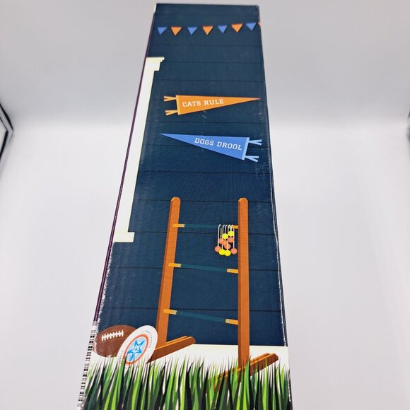 Tailgate Cat or Small Pet House with Cardboard Scratching Boards - Picture 4 of 6